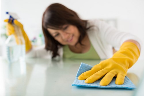 Shiny glass and window cleaning during move out cleaning